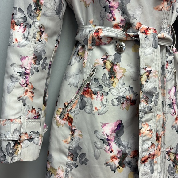Guess Floral Double Breasted Water Resistant Trench Coat Size Medium - Picture 4 of 10